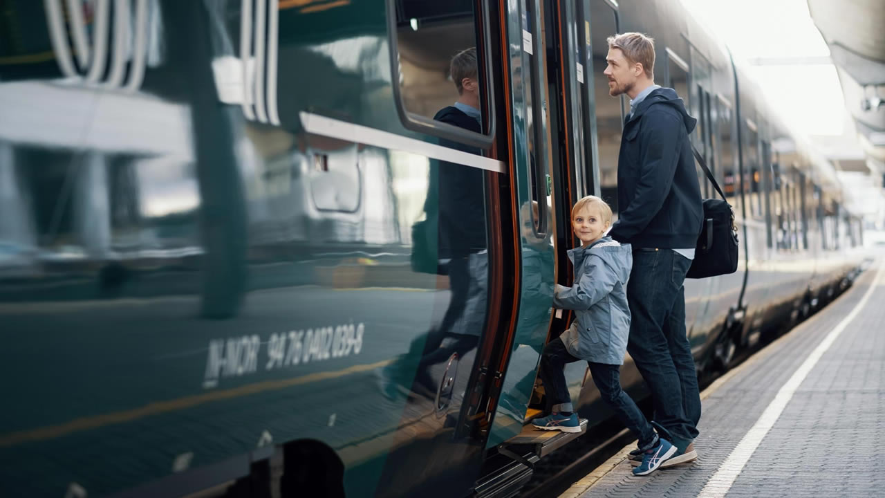 Vy case study image of child and man getting on train
